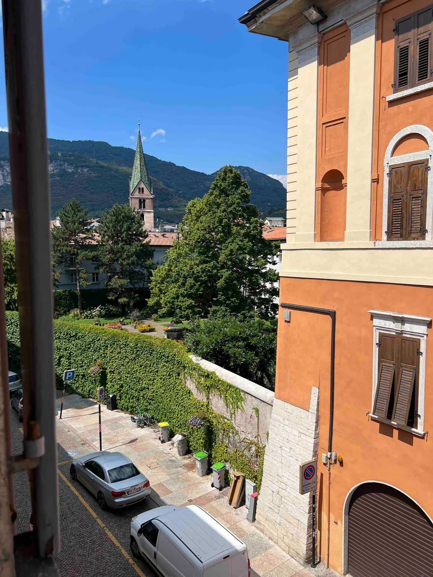 STUDIO IN CITY CENTER – all bills included – (A)